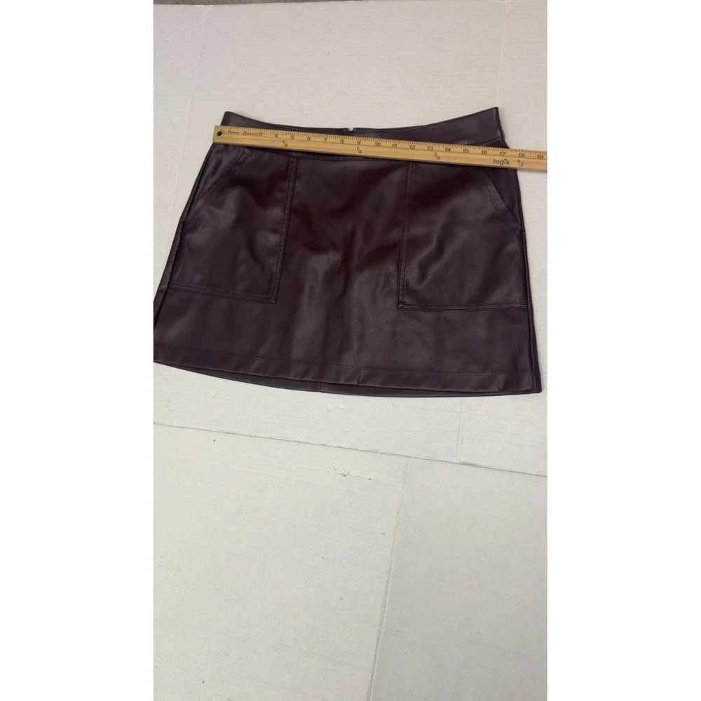 Womens Faux Leather Mini A-Line Skirt M Burgundy Pockets Edgy Chic‎ Academia
